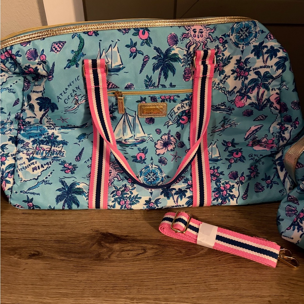 NWOT Lilly Pulitzer Amalfi Blue Weekender Bag - 2 available - Picture 2 of 8